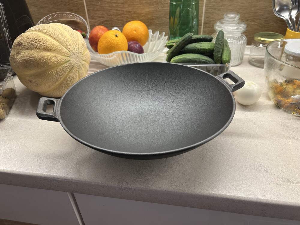 Öntöttvas wok 31 cm
