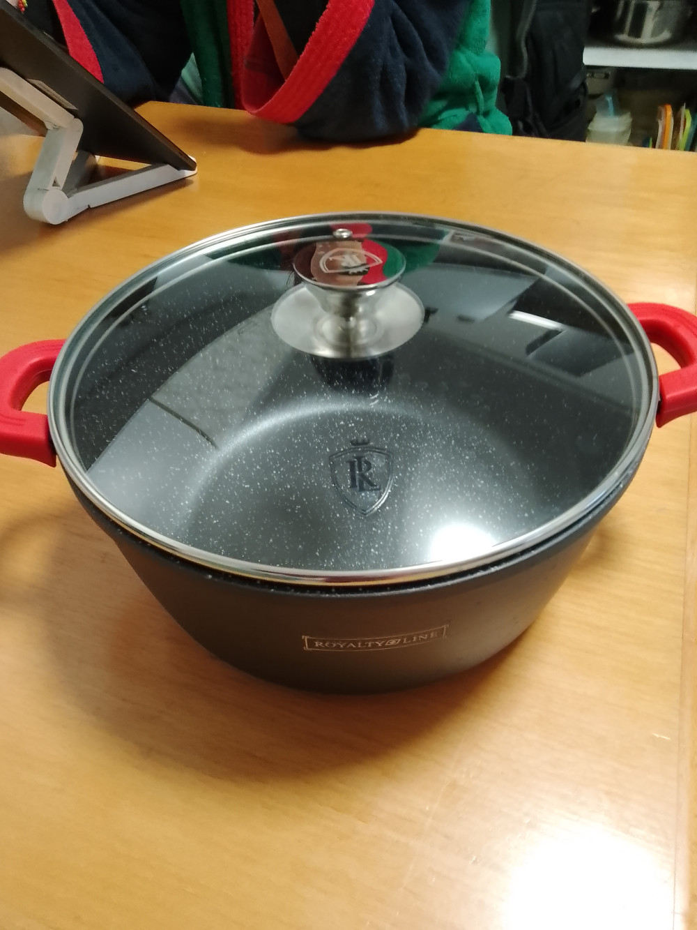   Royalty Line lábas fedővel 3,8 liter 24 cm márvány bevonatos levehető fogók fekete
